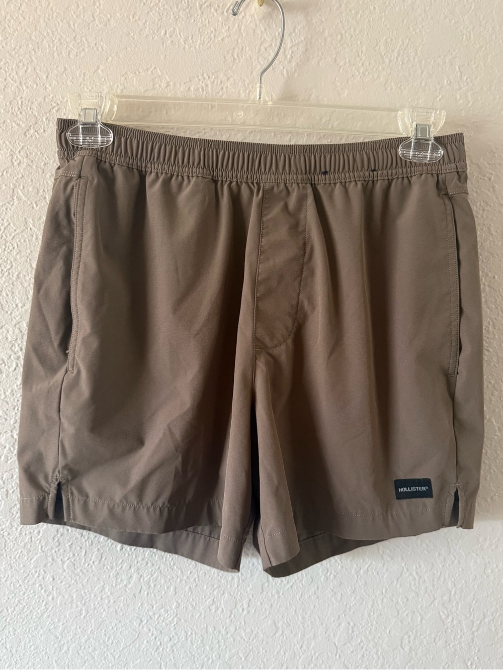 Hollister Men’s Size M Brown Athletic Quick Dry Shorts 3 Pockets Elastic Waist